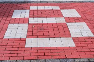 Betonowe płyty ażurowe na podjazdy. Z czego podjazd przed domem – podjazd z kostki betonowej.