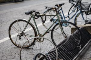 Jakie części rowerowe wymienia się najczęściej i po czym poznać ich zużycie?